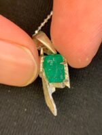 Luxury 17.15 Carat Natural Swat Emerald Crystal Pendant in Sterling Silver - Image 4