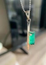 Luxury 22.28 Carat Natural Swat Emerald Crystal Pendant in Sterling Silver - Image 12