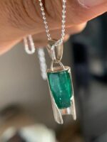 Luxury 23.27 Carat Natural Swat Emerald Crystal Pendant in Sterling Silver - Image 2