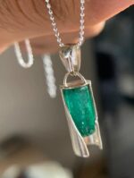 Luxury 23.27 Carat Natural Swat Emerald Crystal Pendant in Sterling Silver - Image 3