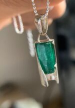 Luxury 23.27 Carat Natural Swat Emerald Crystal Pendant in Sterling Silver - Image 4