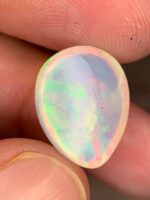 Beautiful 5.92 CT white Opal from Ethiopia - Image 3