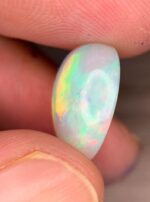 Beautiful 5.92 CT white Opal from Ethiopia - Image 4