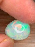 Beautiful 5.92 CT white Opal from Ethiopia - Image 8